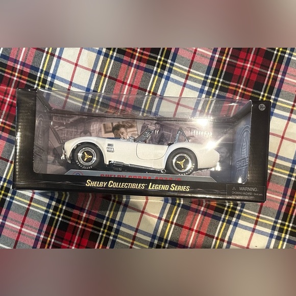 SHELBY COLLECTIBLES LEGEND SERIES 1965 White Shelby Cobra 427 S/C Diecast Car - Picture 4 of 9